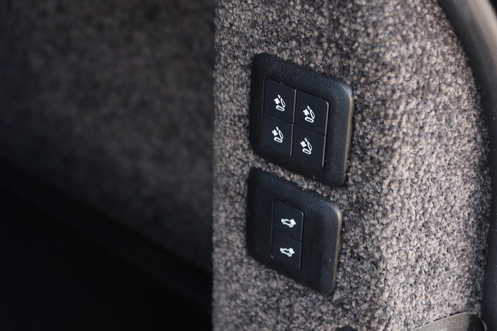 Land Rover Range Rover Vehicle Full-screen Gallery Image 8