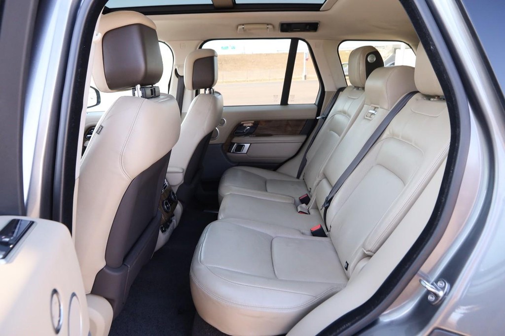 Land Rover Range Rover Vehicle Full-screen Gallery Image 12