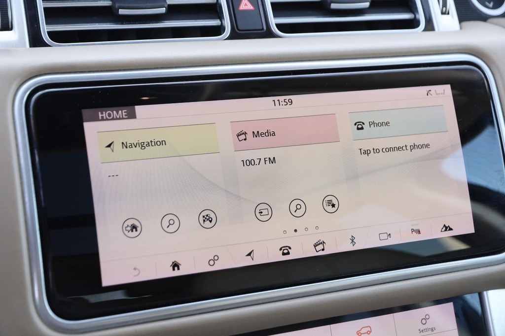 Land Rover Range Rover Vehicle Full-screen Gallery Image 19