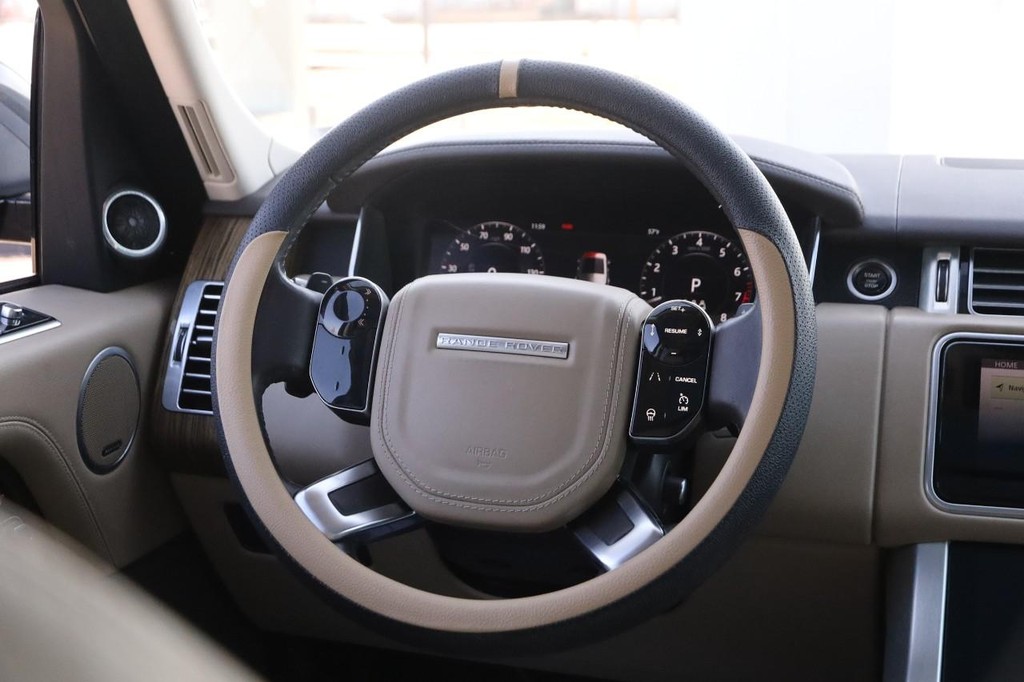 Land Rover Range Rover Vehicle Full-screen Gallery Image 27