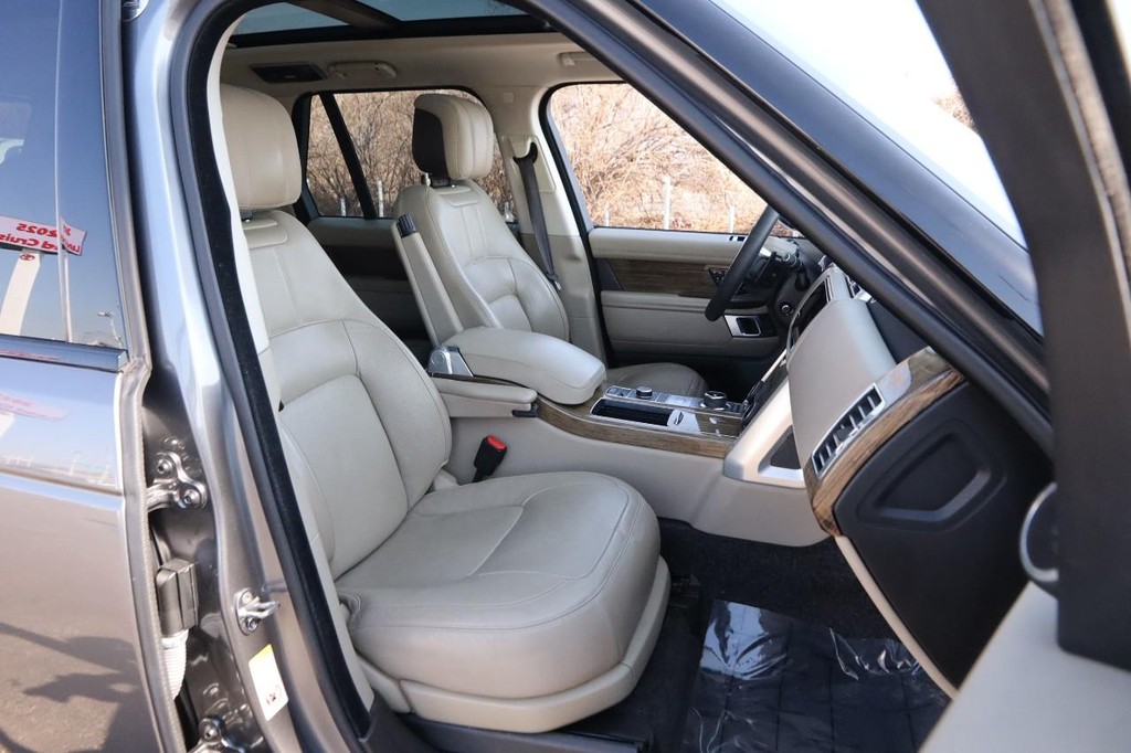 Land Rover Range Rover Vehicle Full-screen Gallery Image 30