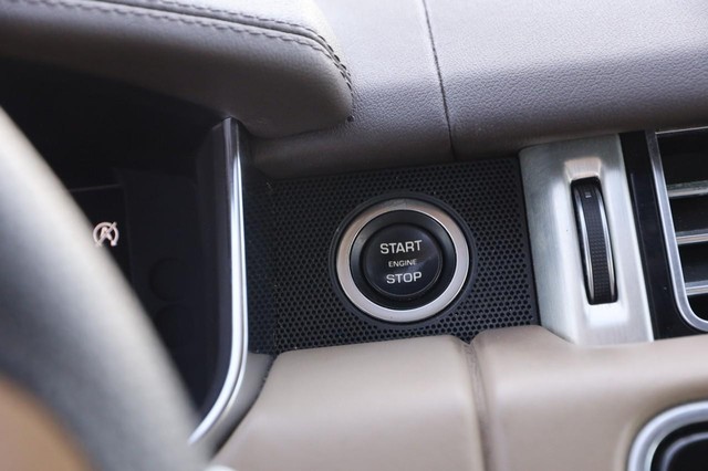 Land Rover Range Rover Vehicle Image 17