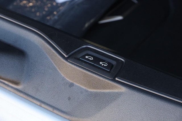 BMW X5 Vehicle Image 09