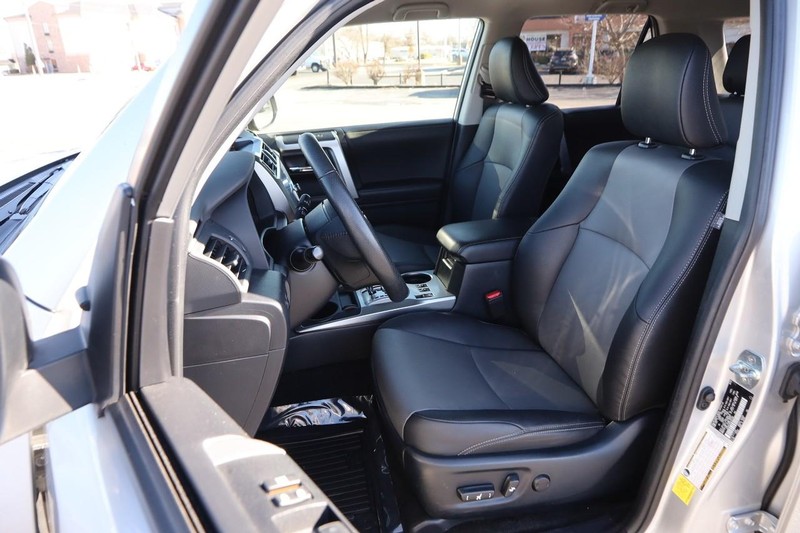 Toyota 4Runner Vehicle Image 08