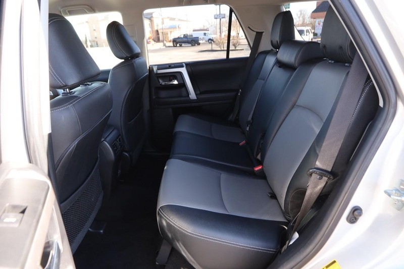 Toyota 4Runner Vehicle Image 09