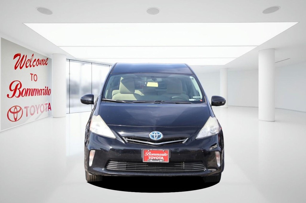 Toyota Prius V Vehicle Full-screen Gallery Image 4