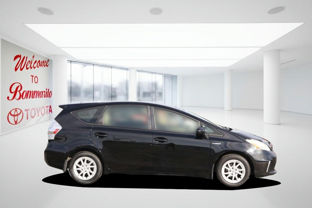 Toyota Prius V Vehicle Full-screen Gallery Image 5