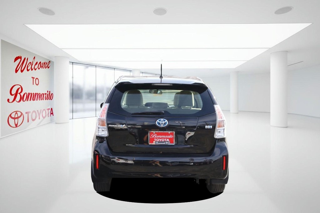 Toyota Prius V Vehicle Full-screen Gallery Image 6