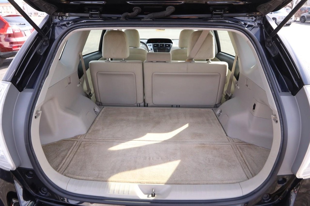 Toyota Prius V Vehicle Full-screen Gallery Image 7