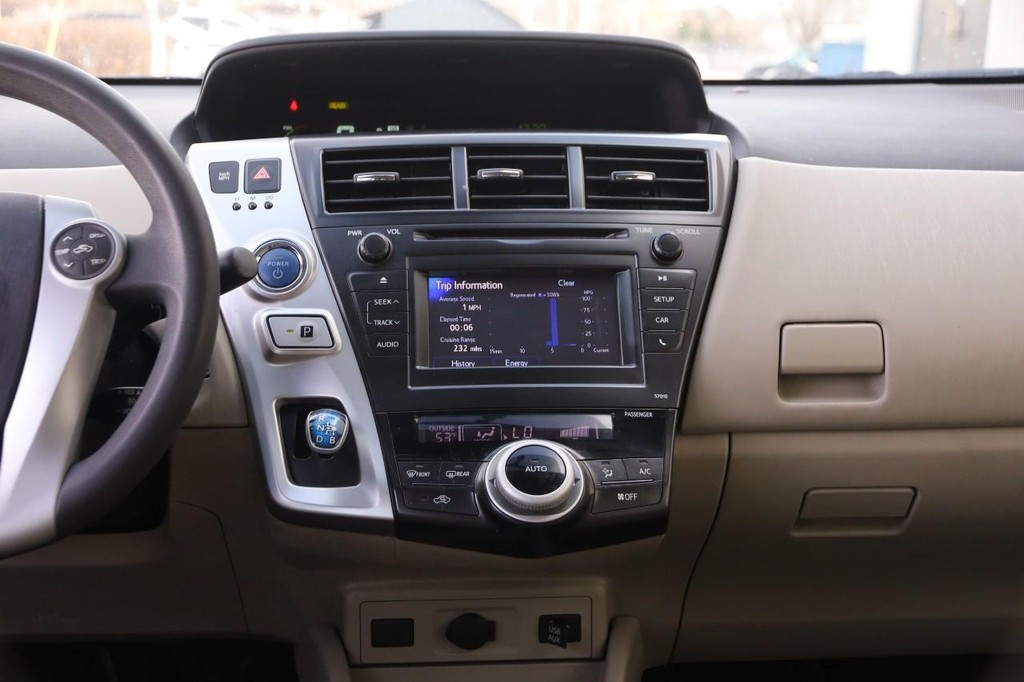 Toyota Prius V Vehicle Full-screen Gallery Image 22