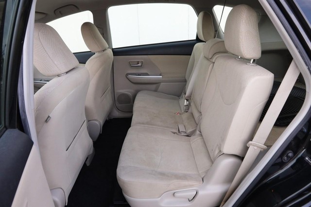 Toyota Prius V Vehicle Image 09