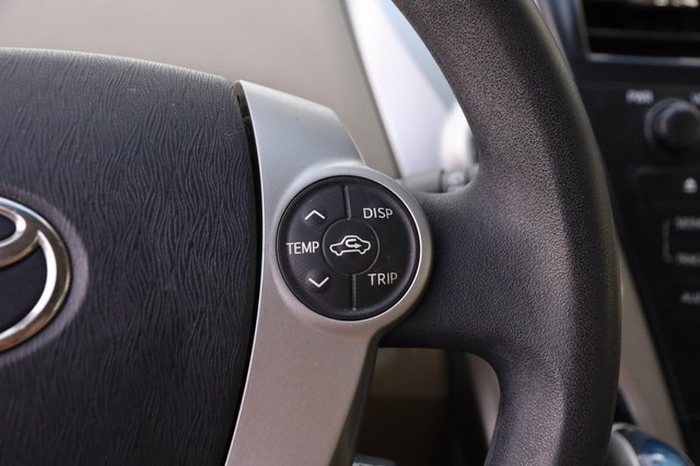 Toyota Prius V Vehicle Image 12