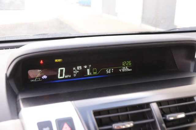 Toyota Prius V Vehicle Image 13