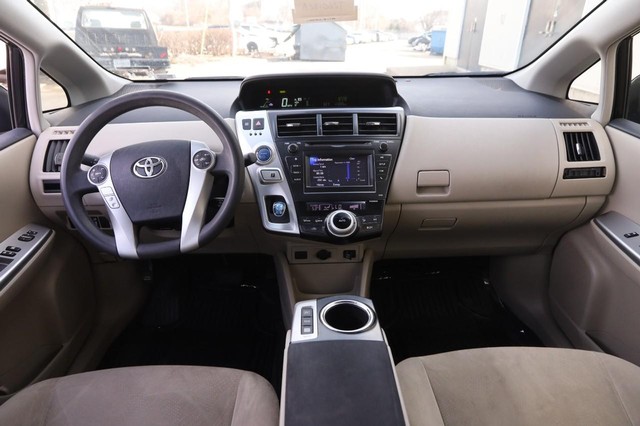 Toyota Prius V Vehicle Image 19