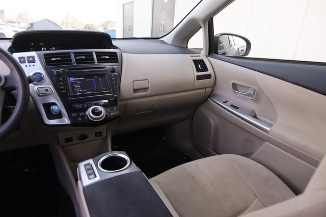 Toyota Prius V Vehicle Image 23