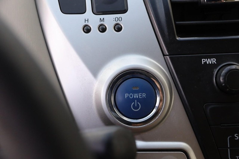 Toyota Prius v Vehicle Image 17