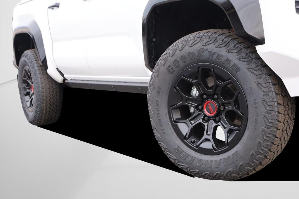 Toyota Tacoma 4WD Vehicle Full-screen Gallery Image 3