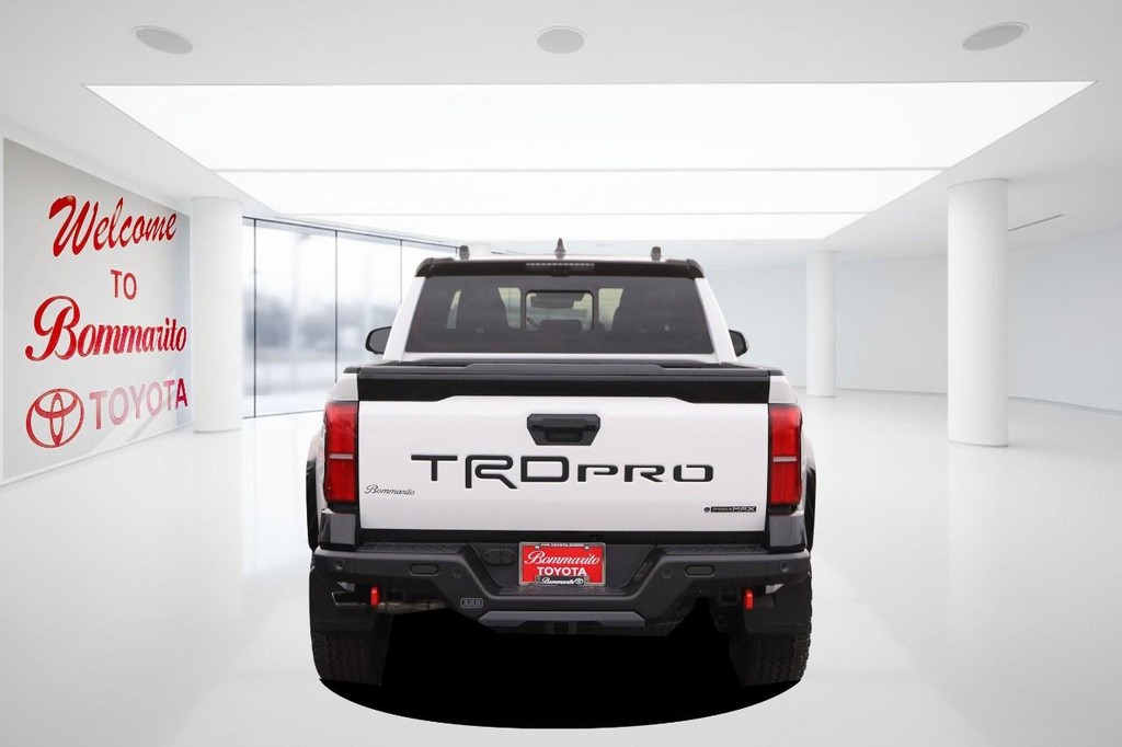 Toyota Tacoma 4WD Vehicle Full-screen Gallery Image 6