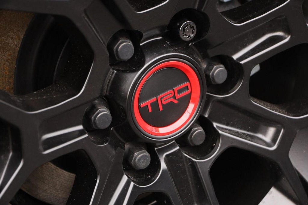 Toyota Tacoma 4WD Vehicle Full-screen Gallery Image 9