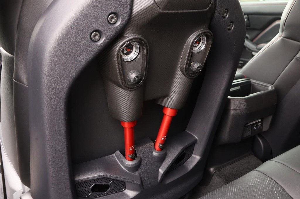 Toyota Tacoma 4WD Vehicle Full-screen Gallery Image 13