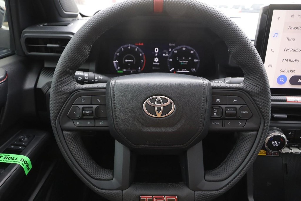 Toyota Tacoma 4WD Vehicle Full-screen Gallery Image 14