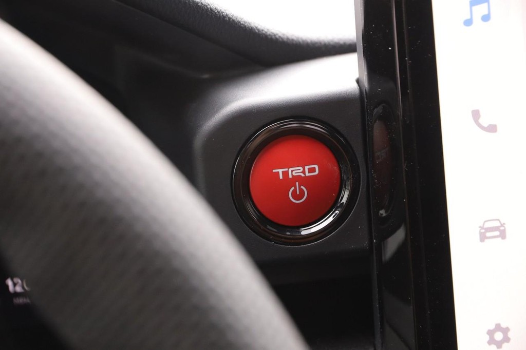 Toyota Tacoma 4WD Vehicle Full-screen Gallery Image 18