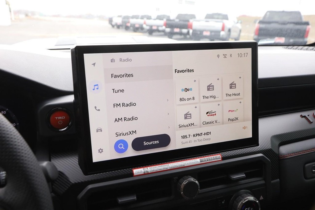 Toyota Tacoma 4WD Vehicle Full-screen Gallery Image 19