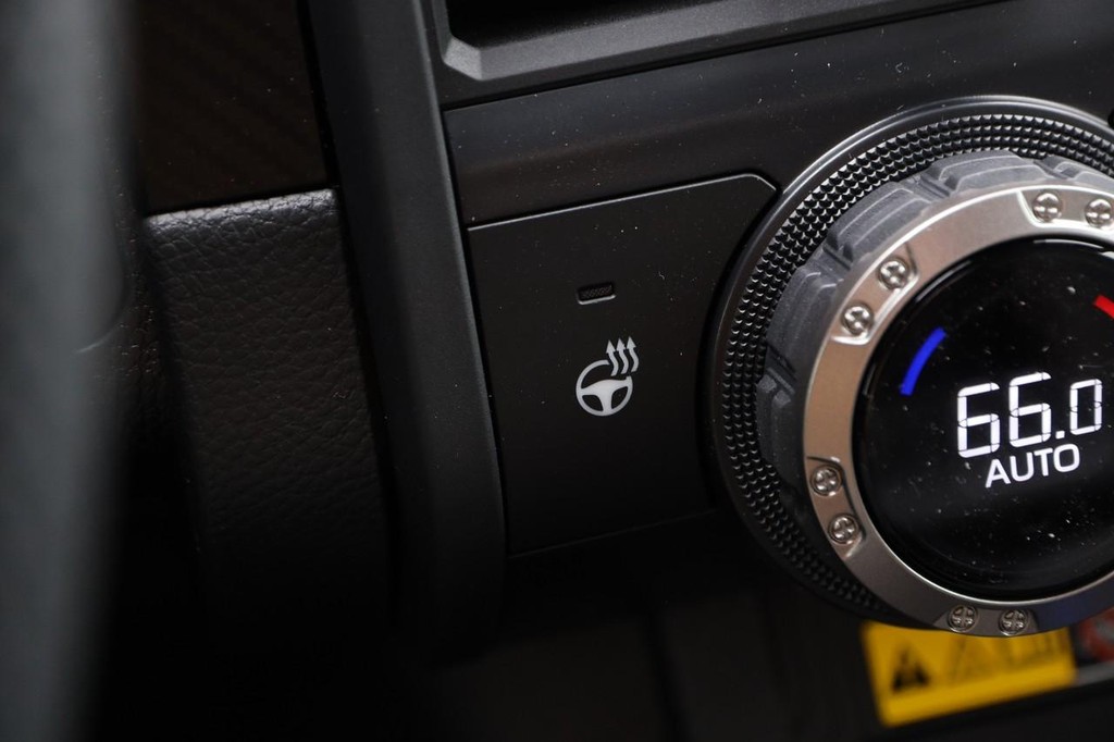 Toyota Tacoma 4WD Vehicle Full-screen Gallery Image 22