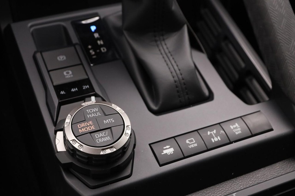 Toyota Tacoma 4WD Vehicle Full-screen Gallery Image 23