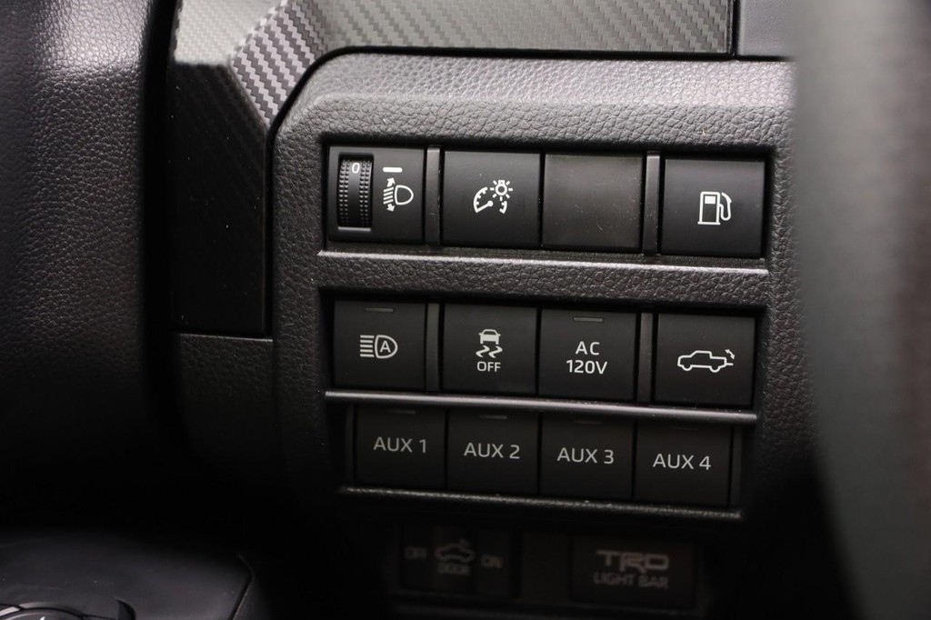 Toyota Tacoma 4WD Vehicle Full-screen Gallery Image 25