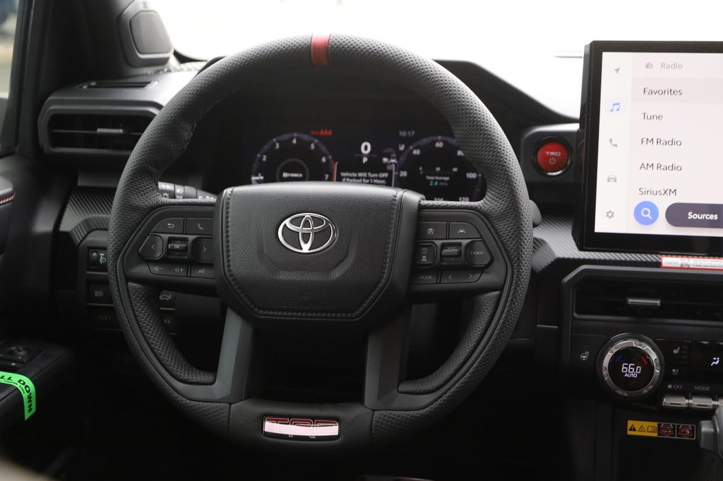 Toyota Tacoma 4WD Vehicle Full-screen Gallery Image 28