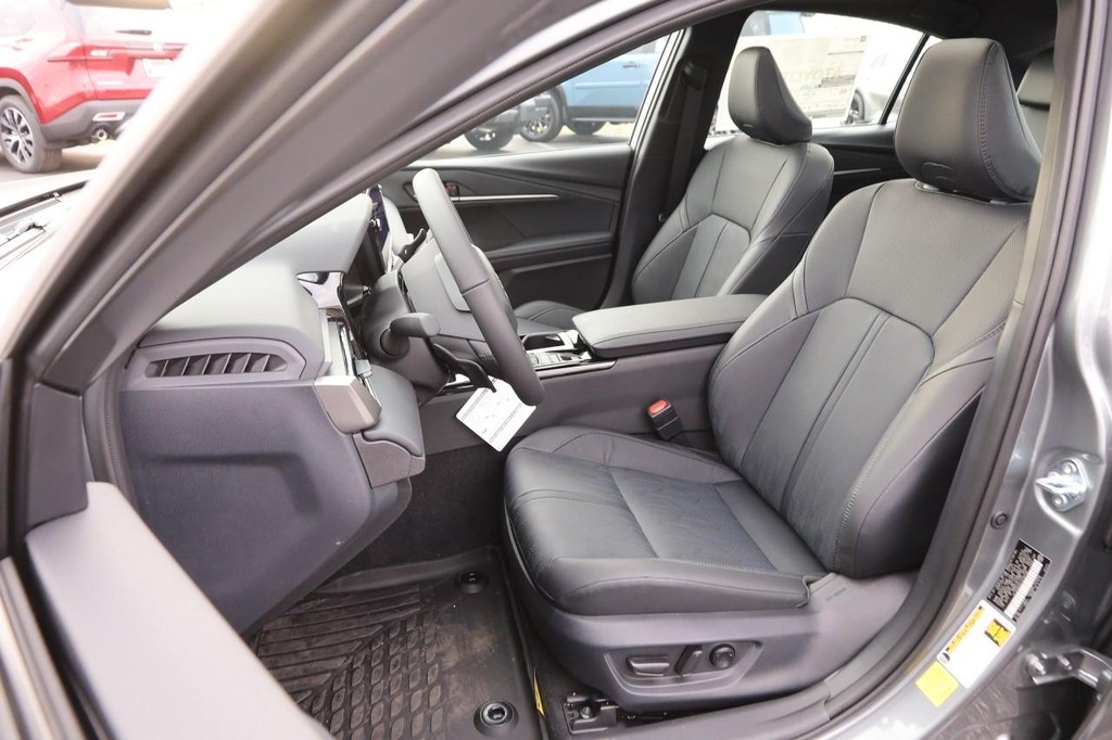 Toyota Camry Vehicle Full-screen Gallery Image 9