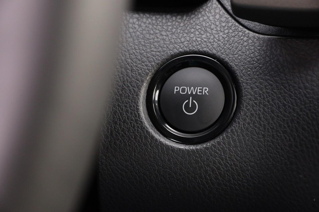 Toyota Camry Vehicle Full-screen Gallery Image 15