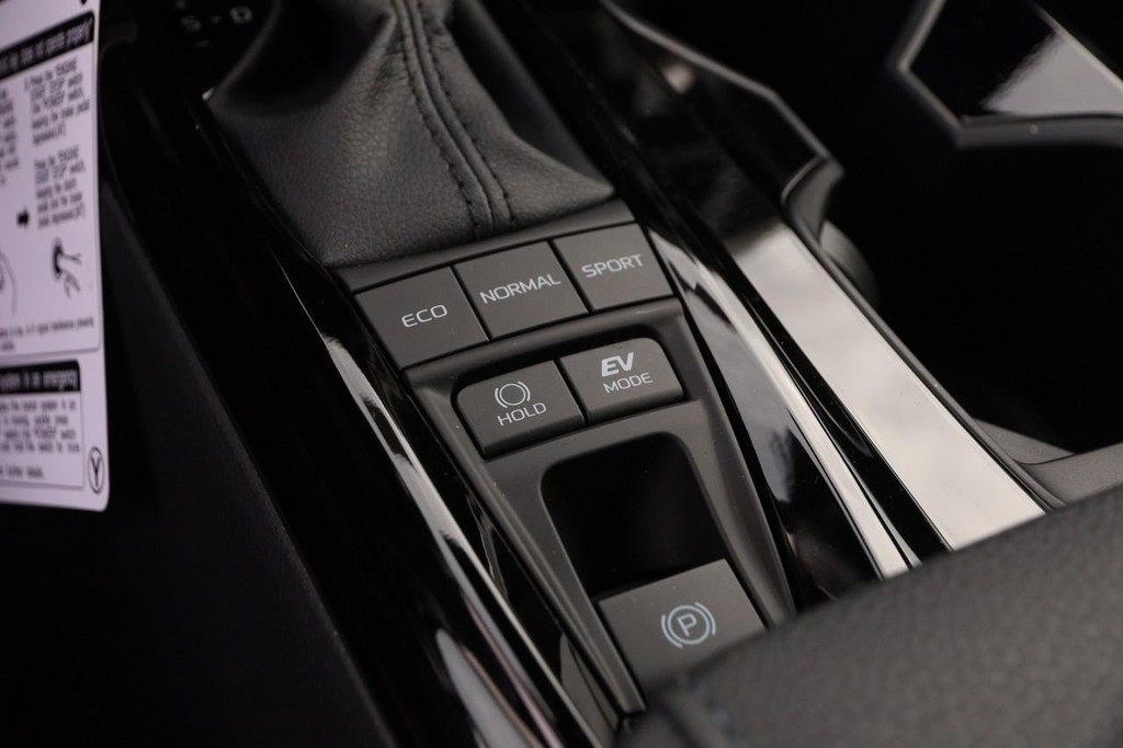 Toyota Camry Vehicle Full-screen Gallery Image 19