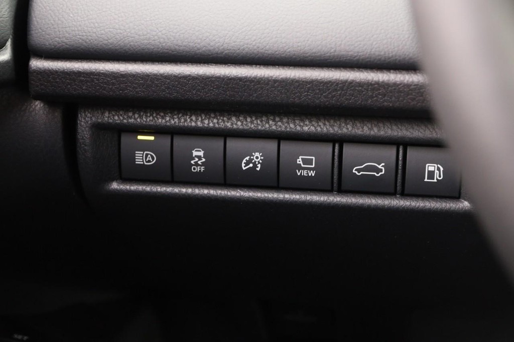 Toyota Camry Vehicle Full-screen Gallery Image 20