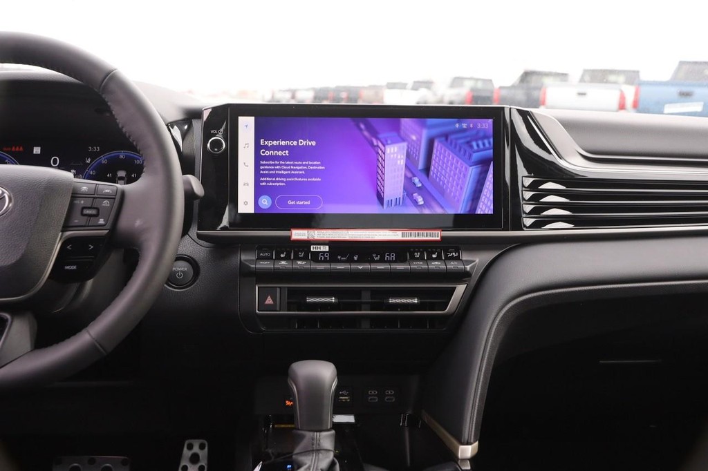 Toyota Camry Vehicle Full-screen Gallery Image 24