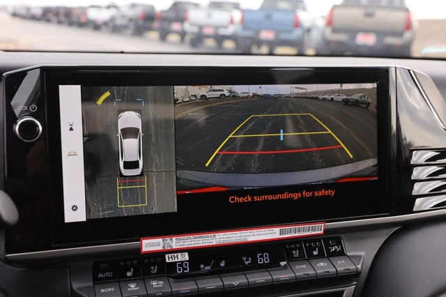 Toyota Camry Vehicle Image 17