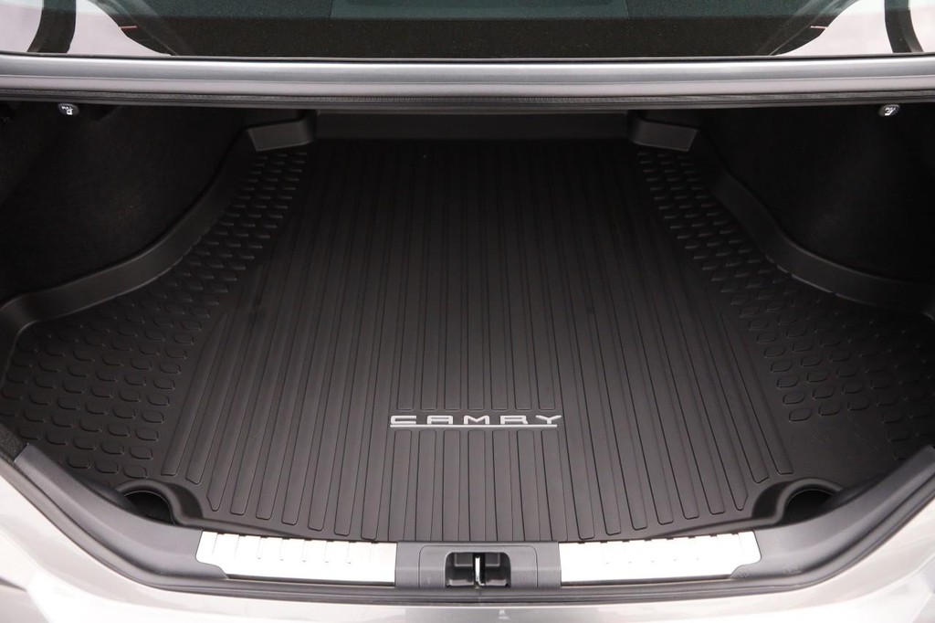 Toyota Camry Vehicle Full-screen Gallery Image 7