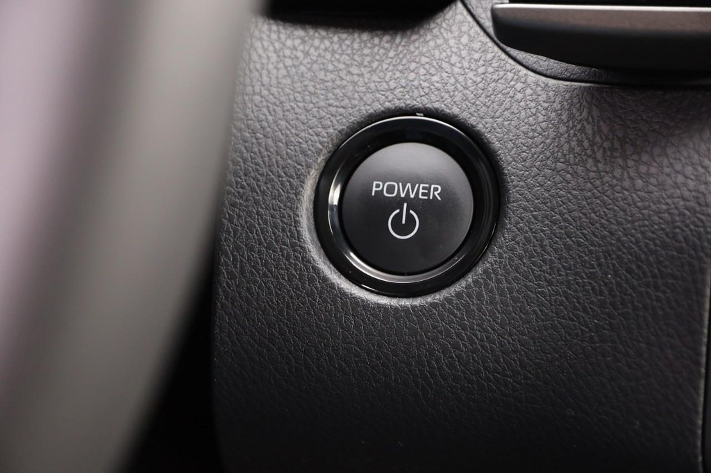 Toyota Camry Vehicle Full-screen Gallery Image 15