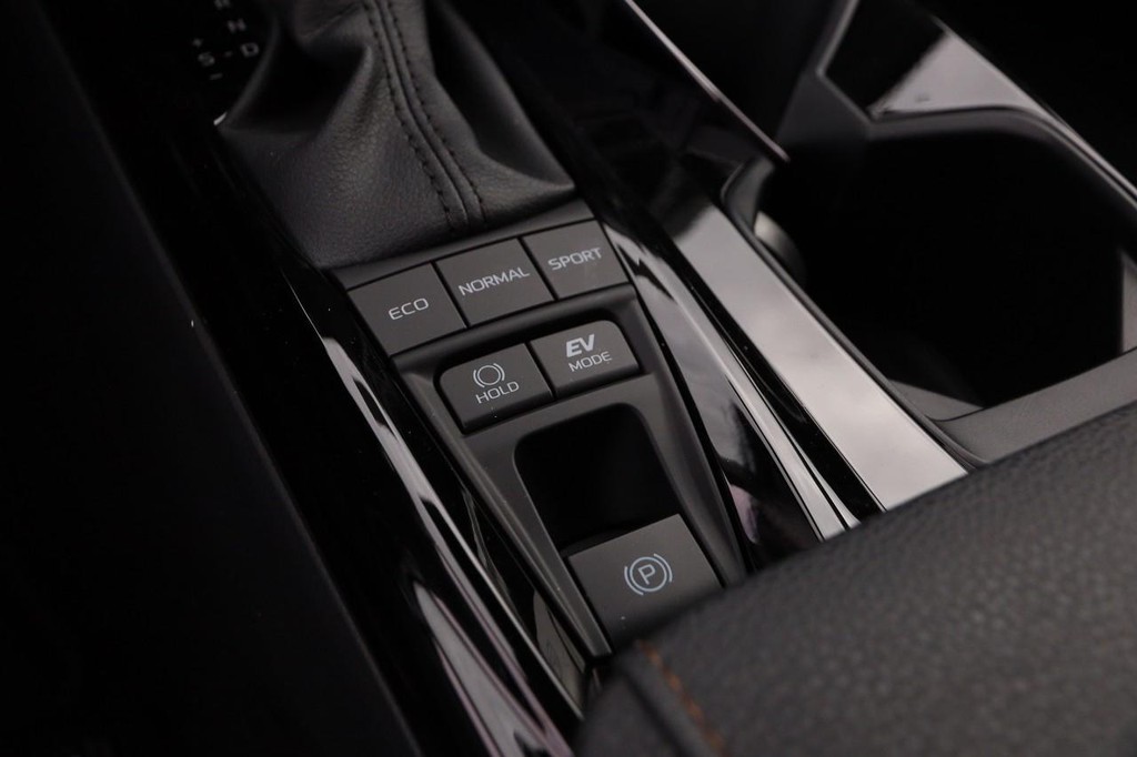 Toyota Camry Vehicle Full-screen Gallery Image 20