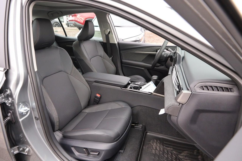 Toyota Camry Vehicle Full-screen Gallery Image 27