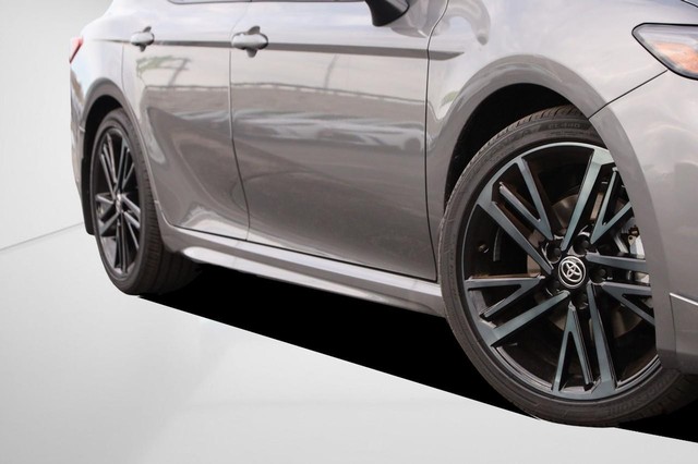 Toyota Camry Vehicle Image 03