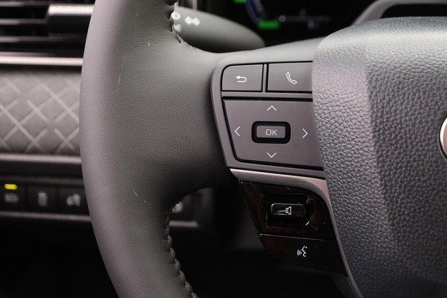 Toyota Camry Vehicle Image 12