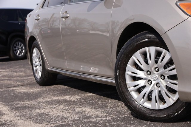 Toyota Camry Vehicle Image 03