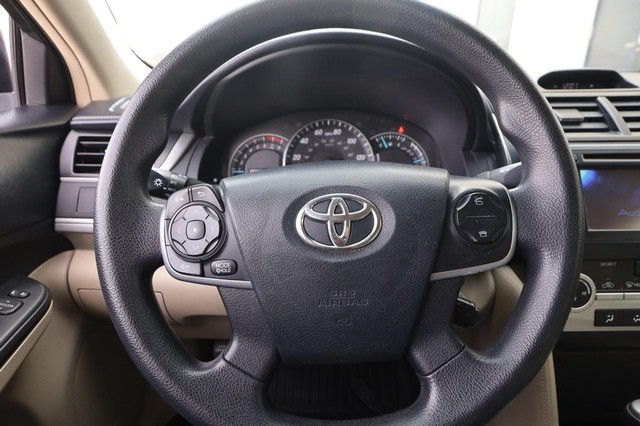Toyota Camry Vehicle Image 10