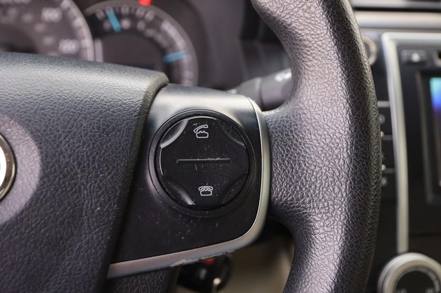 Toyota Camry Vehicle Image 12