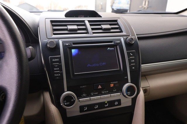 Toyota Camry Vehicle Image 14