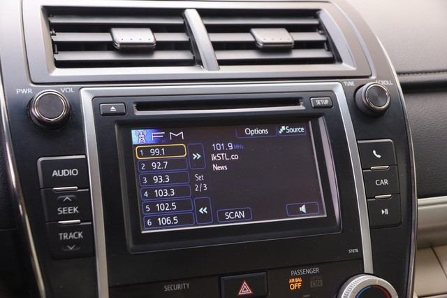 Toyota Camry Vehicle Image 16