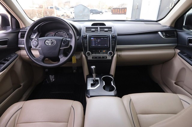 Toyota Camry Vehicle Image 17