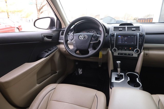 Toyota Camry Vehicle Image 18